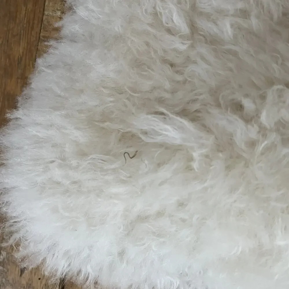 Unbranded Off White Sheepskin Small Area Rug 26'' x 12''